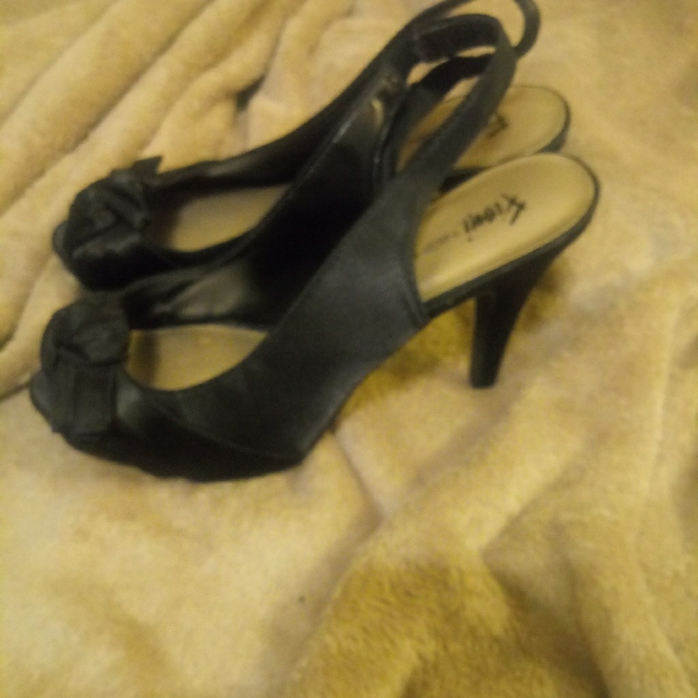 Heels - Picture 2 of 2